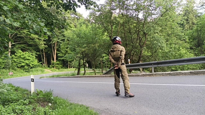 kickerscooter: Un penis de masturbare pe marginea drumului, aproape prins