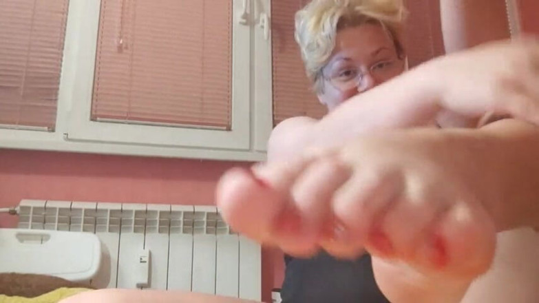Putarankahotmilf: Nail polish fetish