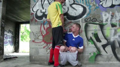 Crunch Boy: Francuscy piłkarze twinks ruchają się na świeżym powietrzu