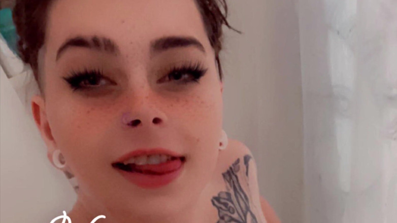 Grey goddess studios: Vue de face