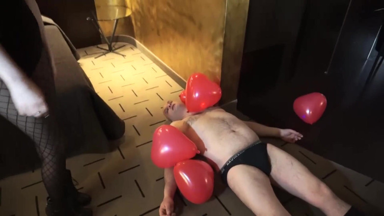 Lady Mesmeratrix Official: Šlapající femdom kočka trestá svého otroka