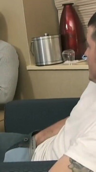 Assista a esses caras hetero sem supervisão com tesão!
