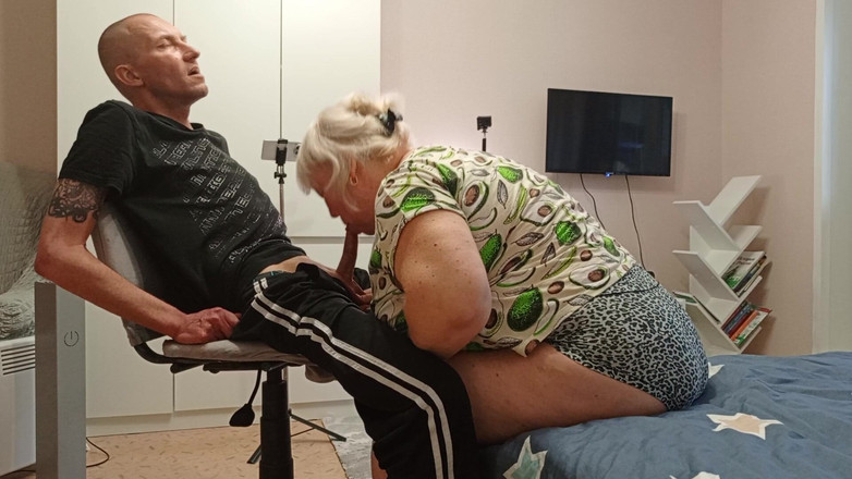 Zona901: Eine nachbarin gibt mir einen tiefen blowjob, so dass ich...