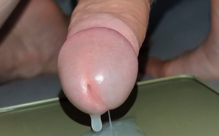 Edge leak drip: 手淫未割的鸡巴射精特写ed多个负载使用精子作为润滑强烈的高潮静脉鸡巴凌乱地吞下直