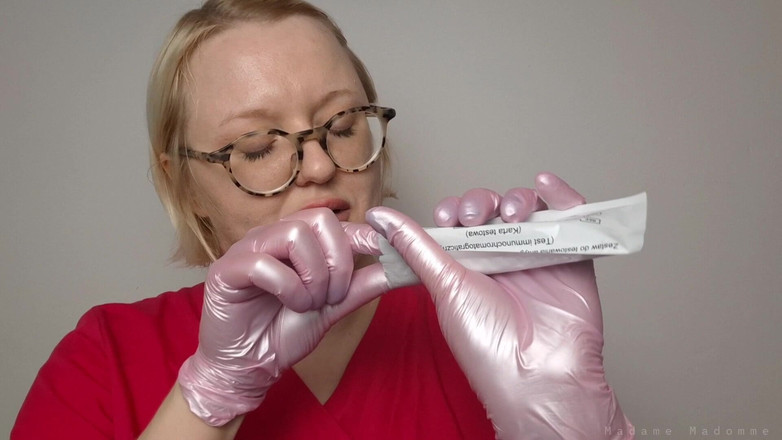 Madame Madomme: Doktor kendi kendine covid ve grip swab testi yapıyor; Doktress...