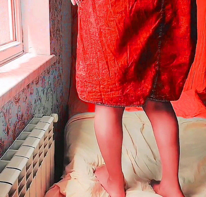 Kitty_Cross: Ragazzo effeminato giocoso che prende in giro con la gonna...