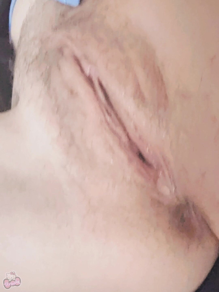 Ursula: Ursula gioca con la sua figa dopo il creampie - bts