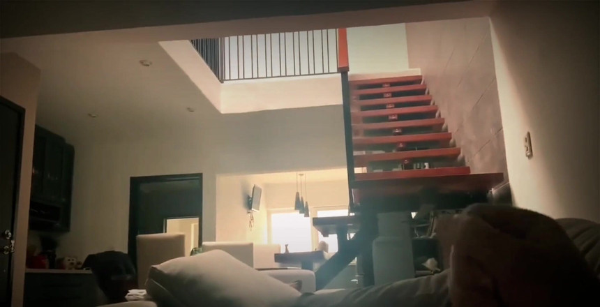 Dirty Talking Guy: "Je jure! Ils ne viennent visite que pour me taquiner !...