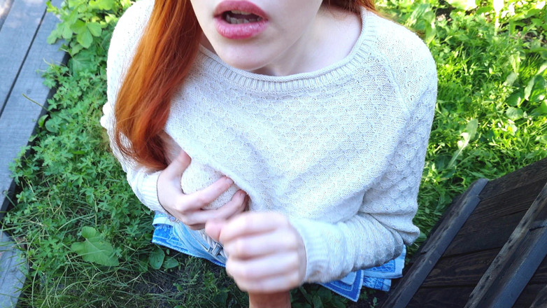 Vaisiti7: 令人难以置信的漂亮女孩吮吸她继兄弟的大鸡巴并被颜射