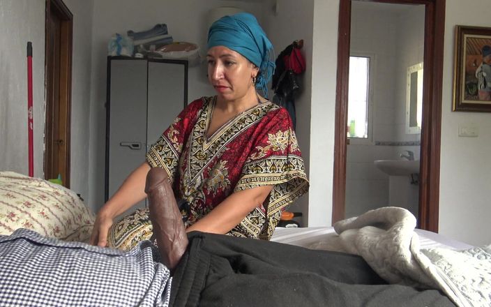 Souzan Halabi: Nettoyage infidèle avec une touriste noire dans un hôtel à Istanbul