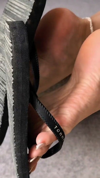Tachinarea Flip Flop