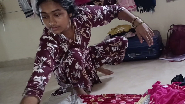 LateralChain349: Horney bhabhi injoying sua colega de quarto em banho