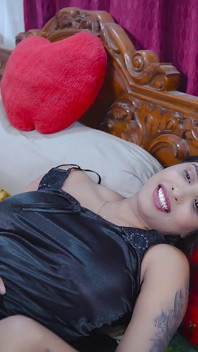 India caliente y sexy hermanastra folla su hermanastro cuando los padres no están en casa
