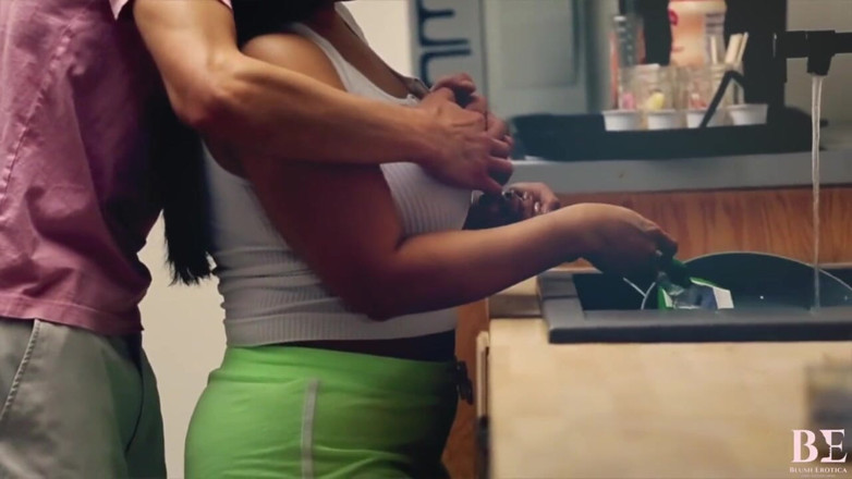 Blush erotica: Krystal Davis la casalinga calda affamata con David Lee scena...