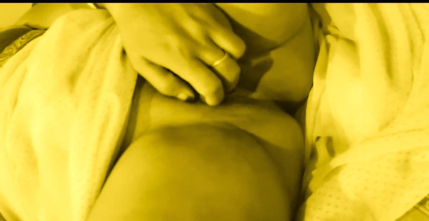 Teensex: Bangladeşli desi büyük memeli köylü yenge kocasının genç üvey erkek kardeşini...