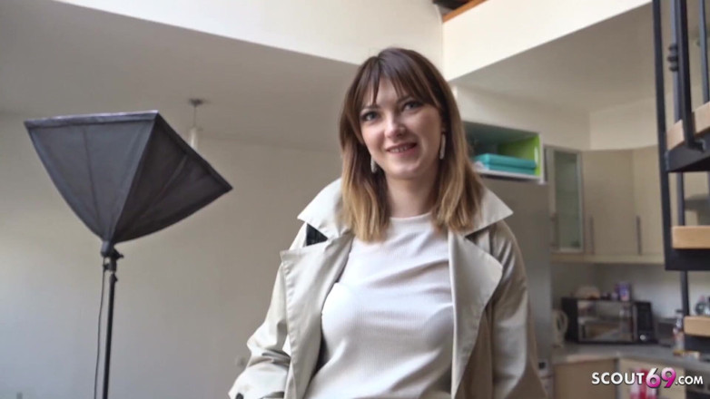 Scout69: Schlaffe titten teen Kristin spricht beim straßencasting mit hartem analsex