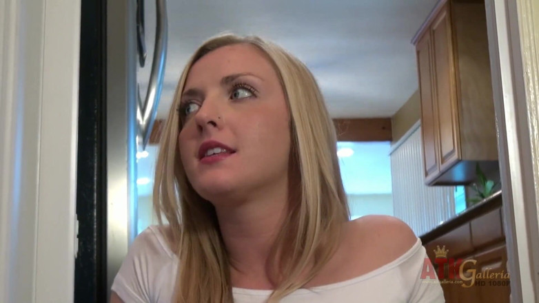 ATKIngdom Fans: Watch her achieve full orgasm!