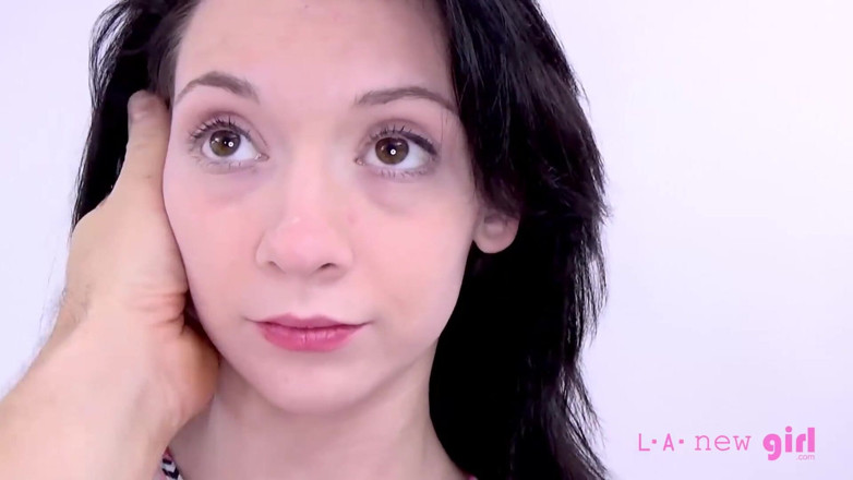 L.A. New Girl: Athena Rayne zalana, a następnie wypycha spermę i zjada ją