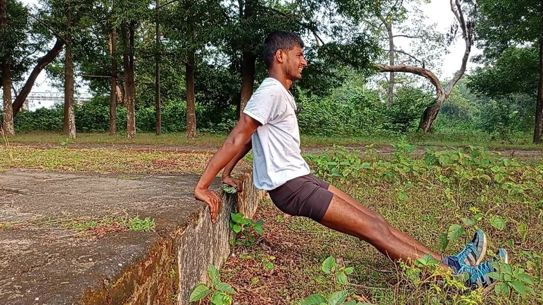 LinearOrnament35: 여친을 무릎 꿇고 따먹는 운동