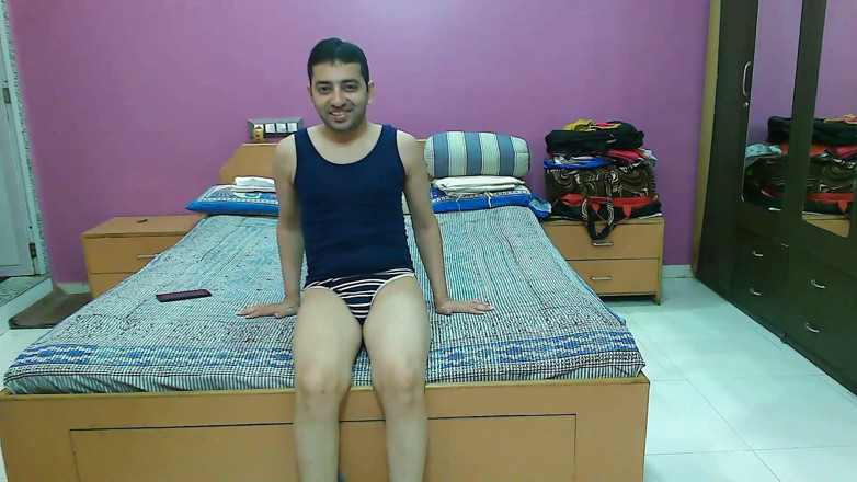 Cute & Nude Crossdresser: Quente maricas crossdresser femboy Sweet Lollipop em um tanque e...