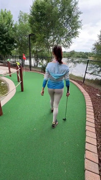 Golf Date zamienia się w obciąganie dachu z gorącą rudą