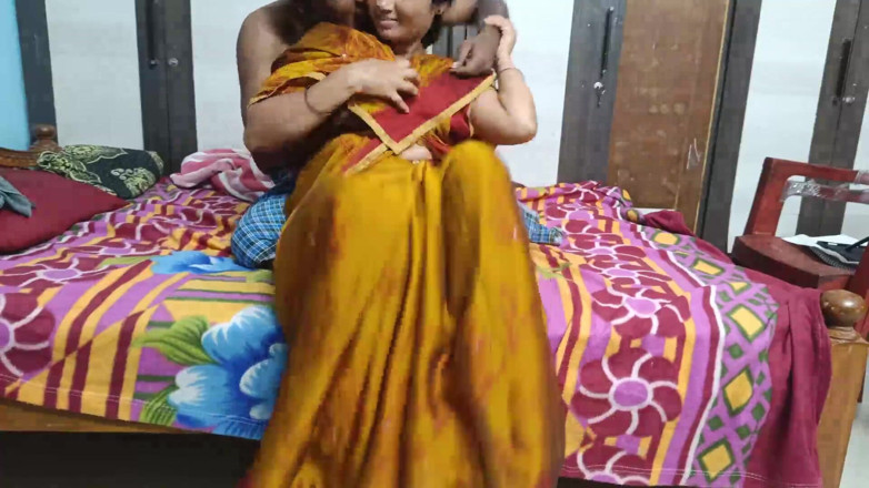 Sexy sindu: Sindu Bhabhi Saree sesso con Devar in camera da letto