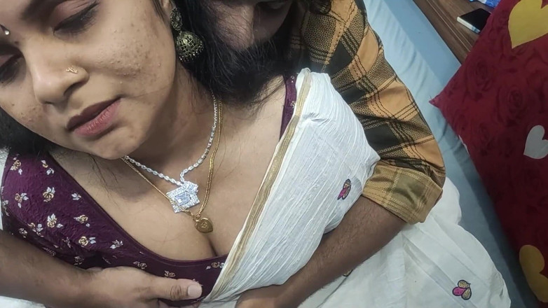 Vaigavarun45: keral saari hataane vaale stan chooste hue bhaartiy desi jore...