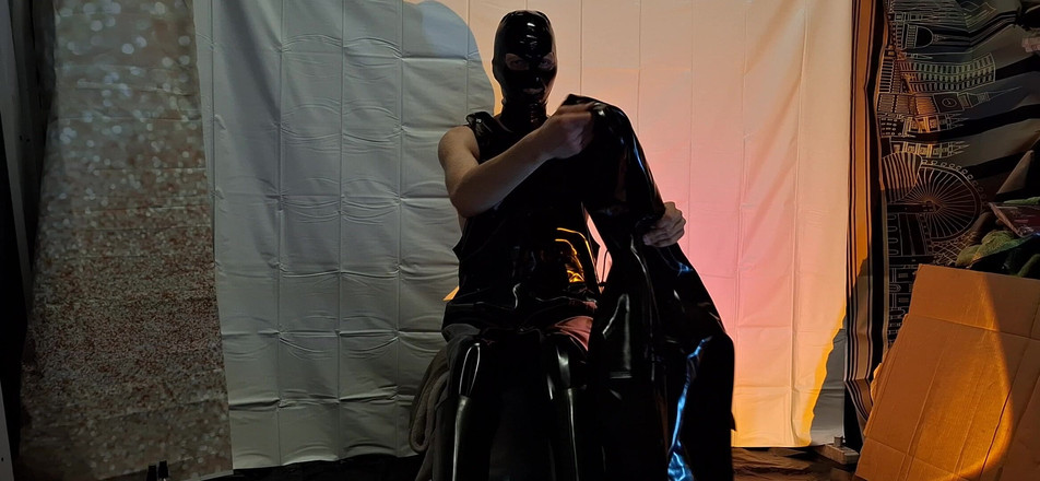 Dreamofevolution: Farmerrain Rainwear dan Latex Mask