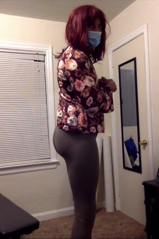 SweetcakesTee: SweetCakes at home in gray spandex