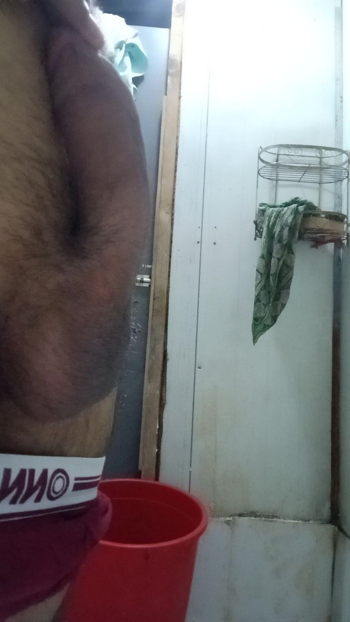 Naseemkhan: 22-летний паренек мастурбирует в ванной в одиночестве. и он также делает видео себя