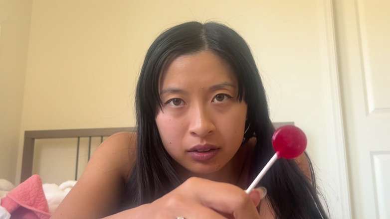 Felicity Azura: Éjaculation et léchage