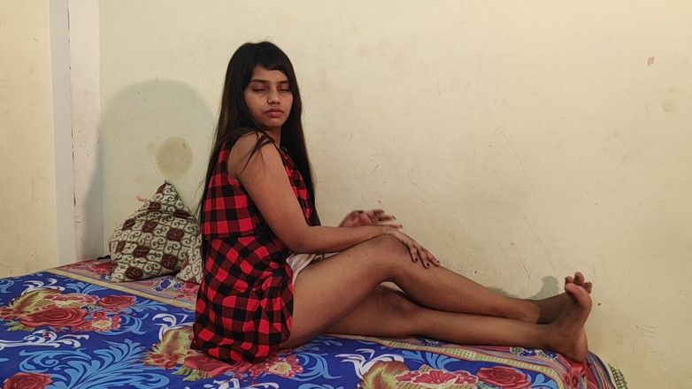 Alia Advani: Stunning Indian College Girl’s Solo Spotlight