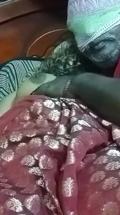 Video of Aunty and Delivery Boy Excited for Rain (Tamil Anti Uma) Video of Aunty and Delivery Boy Excited for Rain (Tamil Anti Uma)