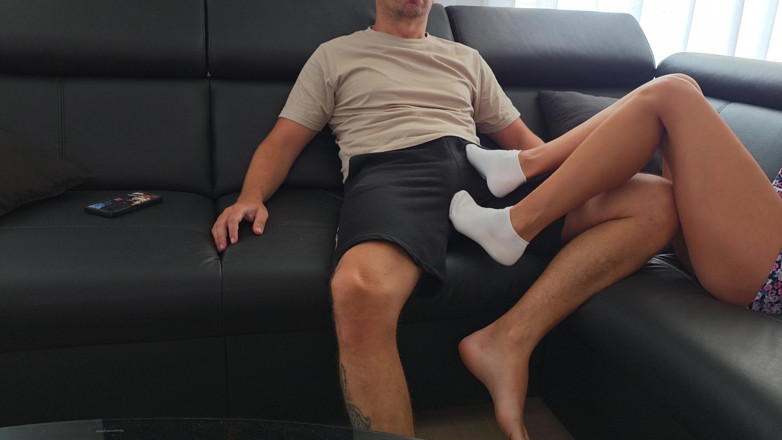 CherryDream: Manželka mi začala dělat footjob, po šukání jsem se jí vystříkal...