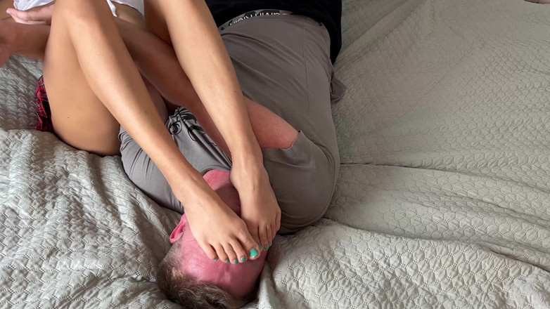 Mean Asian Wife: Châu Á chân thống trị làm nhục chân trần