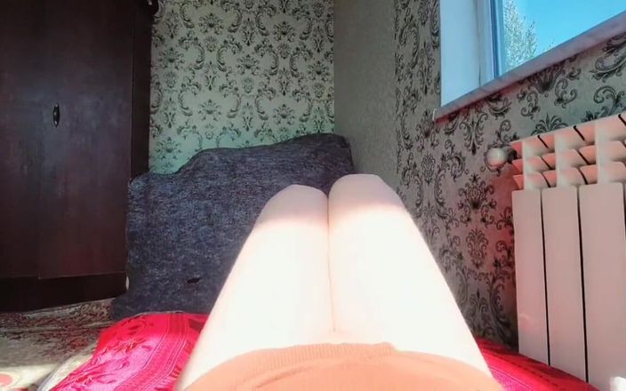Ladyboy Kitty: Pre-cumming bajo el sol caliente linda ladyboy polla sexy masturbándose...