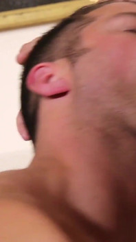 Kyle Dean fode o atleta sem cortes Phillip Anadarko