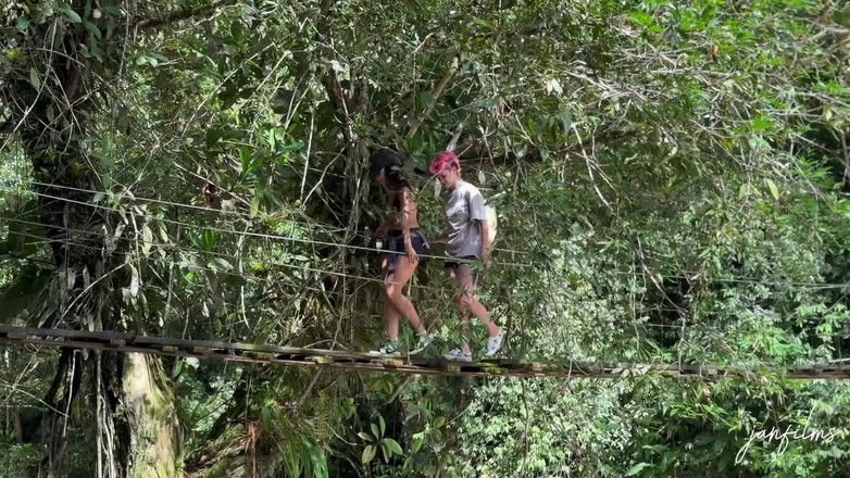 Imalexapink: Geliyorum! Kız arkadaşımın dölüyle parmaklarımı nehirde ıslatmak ne kadar iyi hissettiriyor