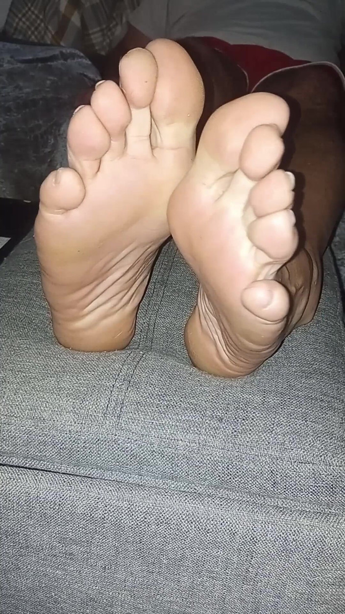 Midsouth Foot Fetish: Pamer kakiku yang sekilas