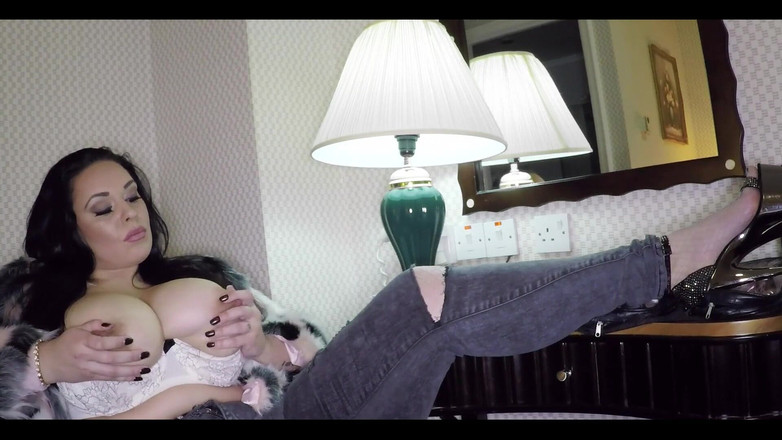 Anastasia Lux: Bu videoyu sevdiyseniz lütfen hasta olduğumu söyleyin ama şimdi geri döndüm