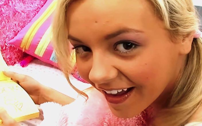 FapFlare: Bree Olson tóc vàng gợi cảm được lấp đầy âm hộ cạo sạch...