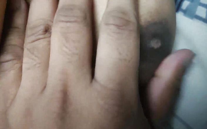 Vaigavarun45: मल्लू जोड़े की रोमांटिक मस्ती, चूत पर लंड रगड़ना, मल्लू बालों वाली चूत लड़की लंड रगड़ने के साथ मजा लेती है, मल्लू जोड़ा हॉट रोमांस