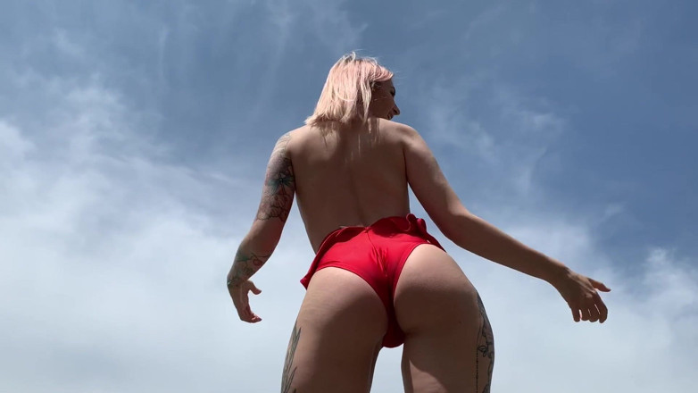 Magnea: セクシーなライフガードMagneaとBabewatch
