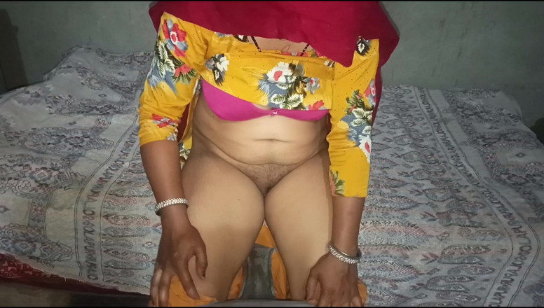 Savita5343: 밤에 자지를 빨아주는 인도 인도 바비