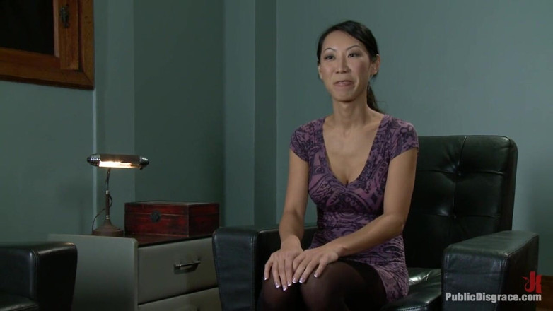 Public Disgrace by Kink: パーティーの好意