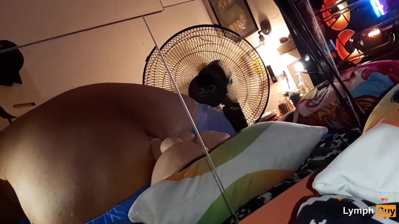 Lymph Guy: Engelli eşcinsel kendini çifte sikiyor ve boşalıyor