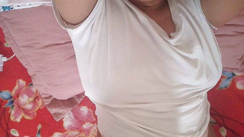 PATY PATY: Biri sıkı amcığımı dağıtıyor, bu arada tek başıma mastürbasyon yapıyorum,...