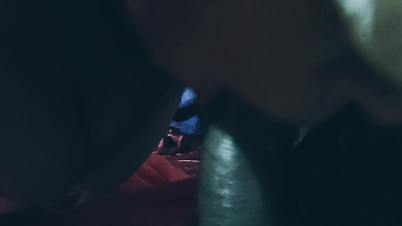 Hotpooja86900: Cuñada chupó el pene del cuñado vigorosamente