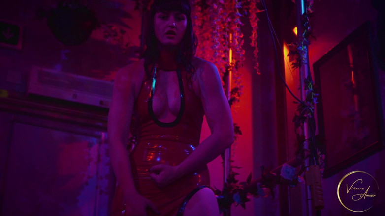 Vivienne l'Amour: (1080p) Prepararsi per il mio pugno - Dominazione femminile POV Bordo...