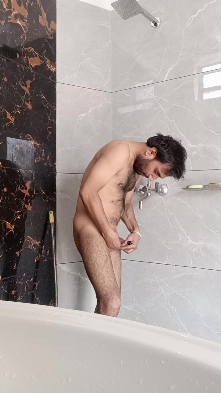 Rajasthani-old-lover: Hintli ateşli adam canlı arkadaşlarıyla mastürbasyon yapmanın tadını çıkarıyor